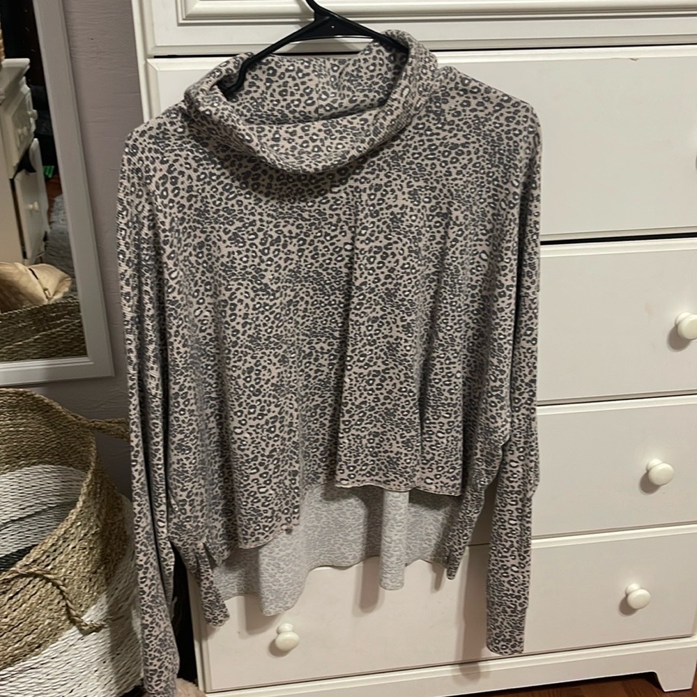 american eagle cheetah mock neck turtleneck shirt